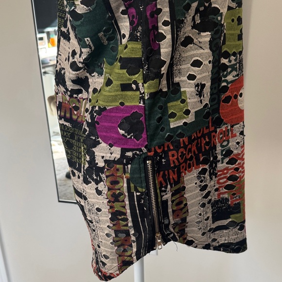 Calvin Klein Graphic Hoodie Vest - Green, Black, Orange - Picture 4 of 6